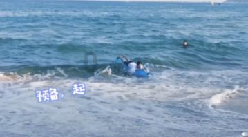 【直播吧在现场】C罗招呼伊琳过来合照一一满足现场合影要求