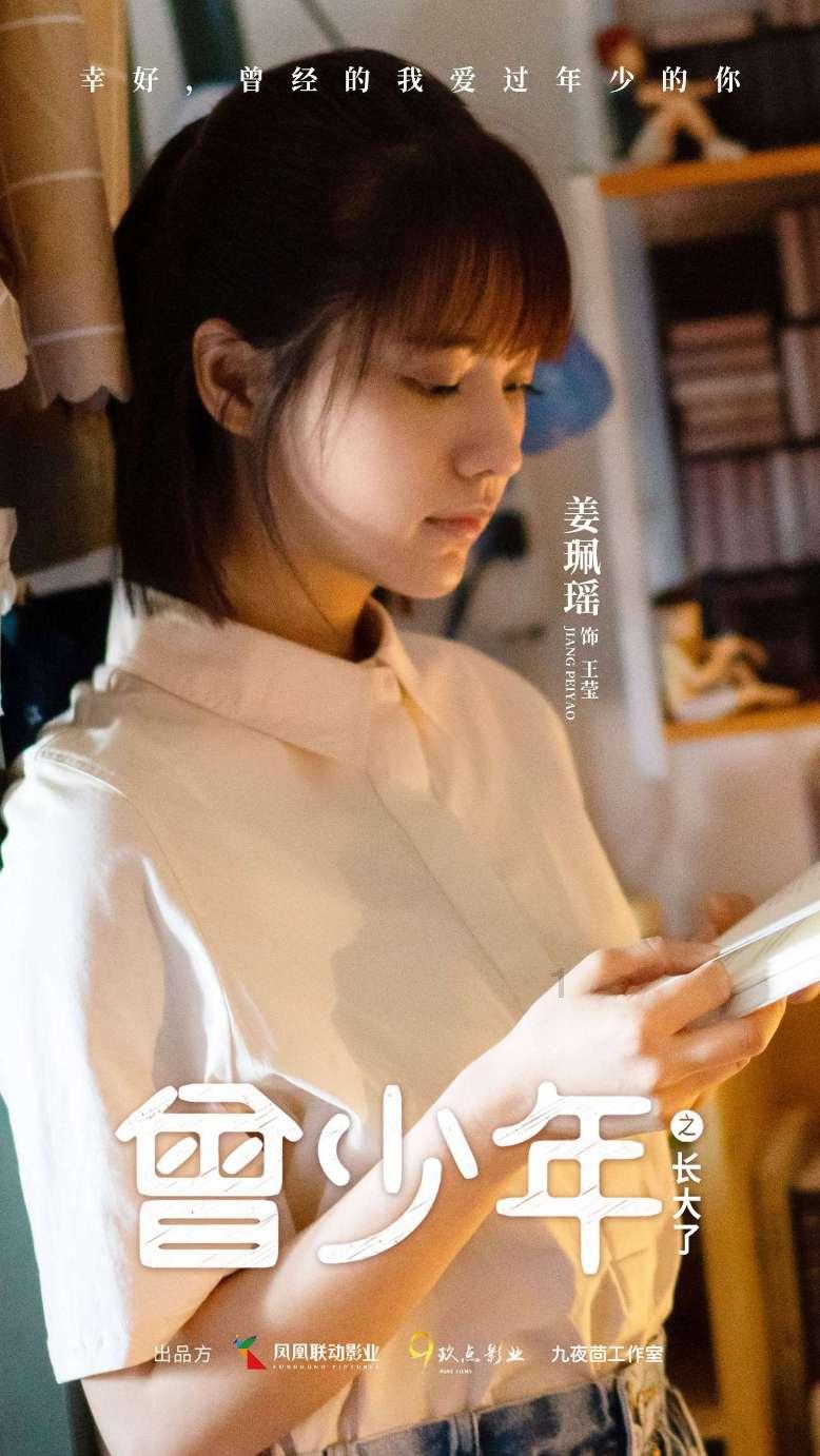 金毛嫌弃口水巾没有其它伙伴的好看,一脸委屈、都快要哭了