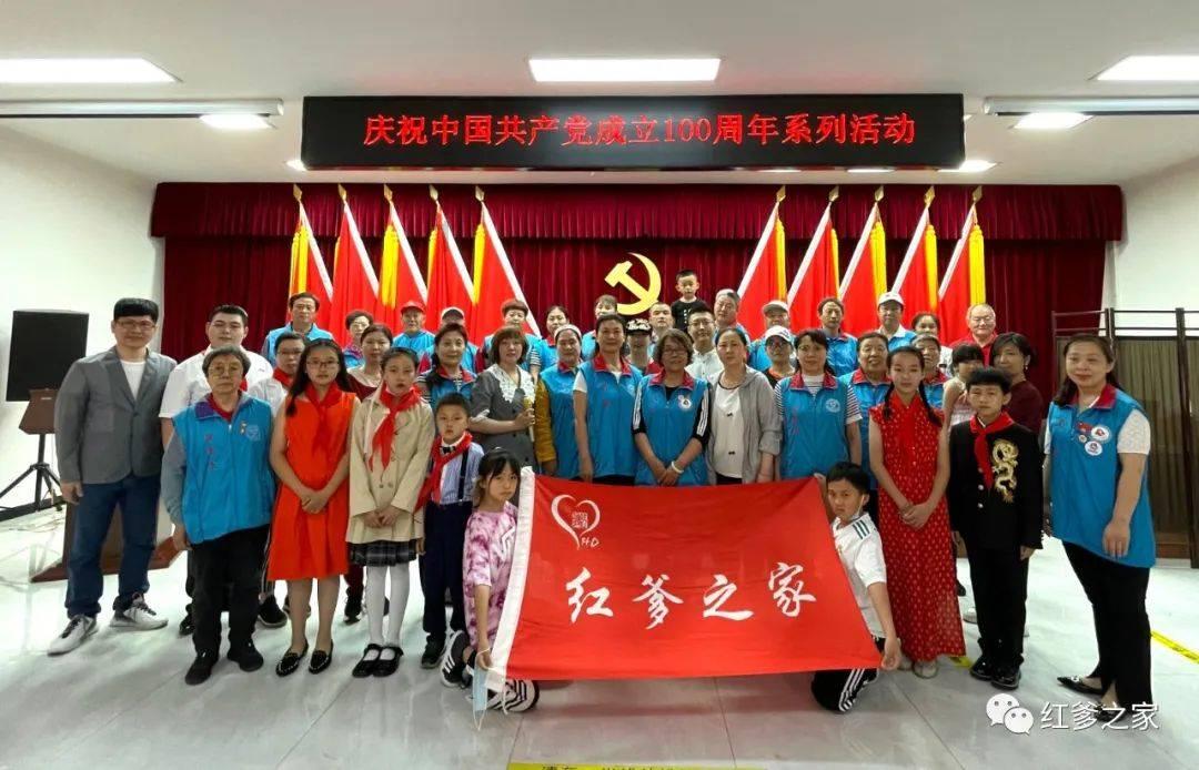 可爱女孩好有钱